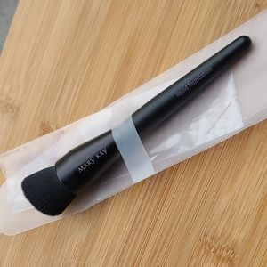 Bundle Me! Mary Kay Liquid Foundation Brush